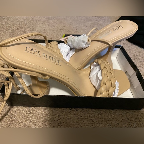 Womens Cape Robbin Strappy Tan heels - Picture 4 of 4